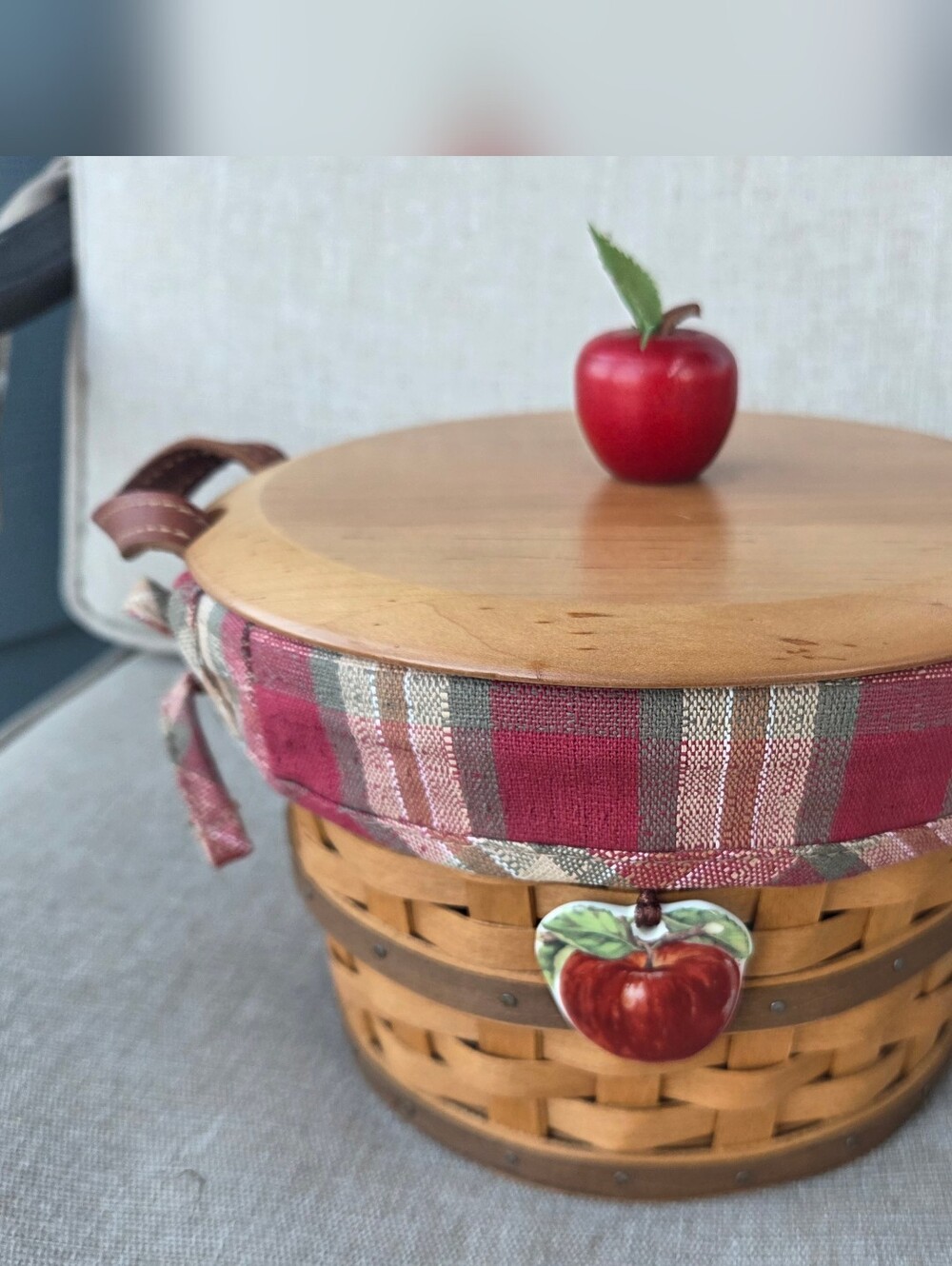 Longaberger Apple Teacher Small Bushell Basket W Plaid  Liner Back To School